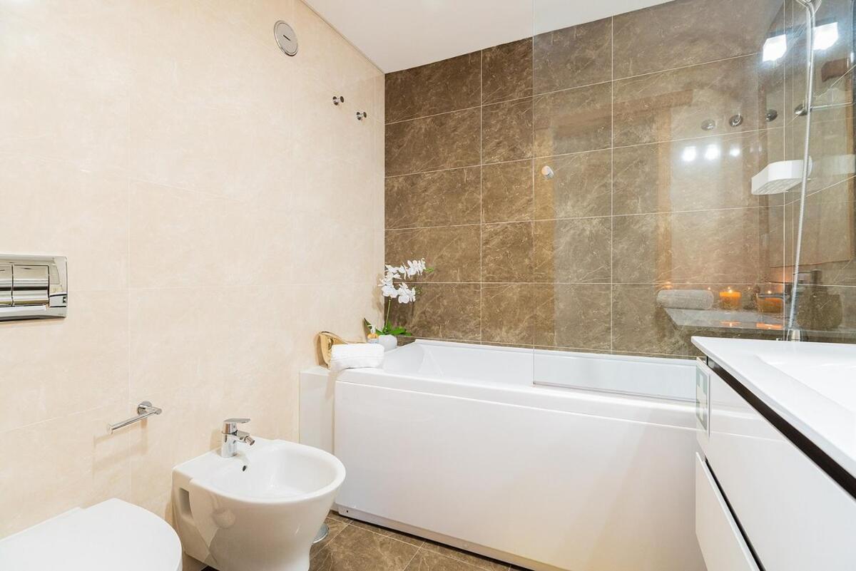 Modern Deco Apartment With Balcony Lisbona Esterno foto